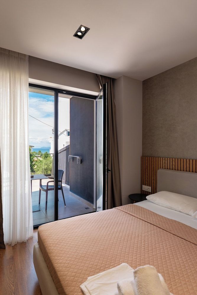 Deluxe Double Room with Balcony and Sea View