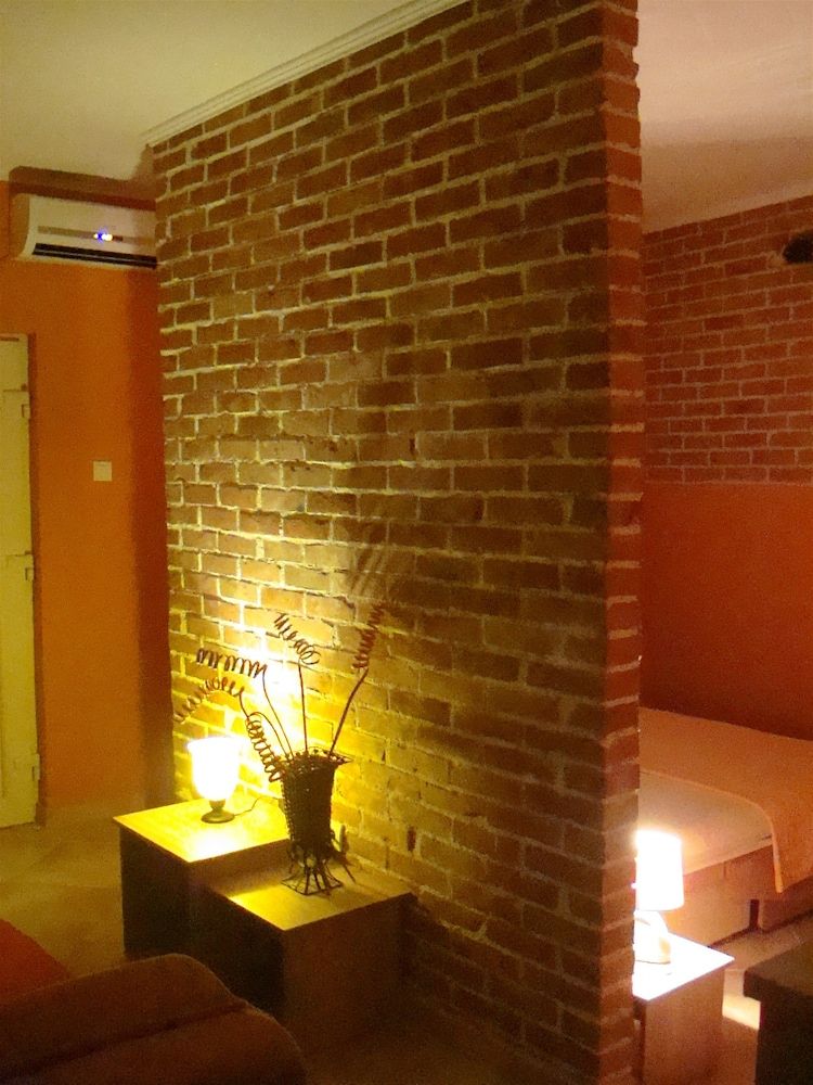 Deluxe Studio Suite