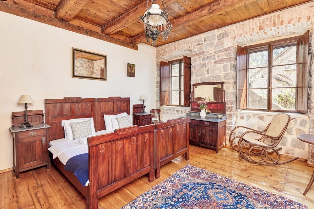 Kotor Nest Signature Room, 1 King Bed, Shared Bathroom, City View 3