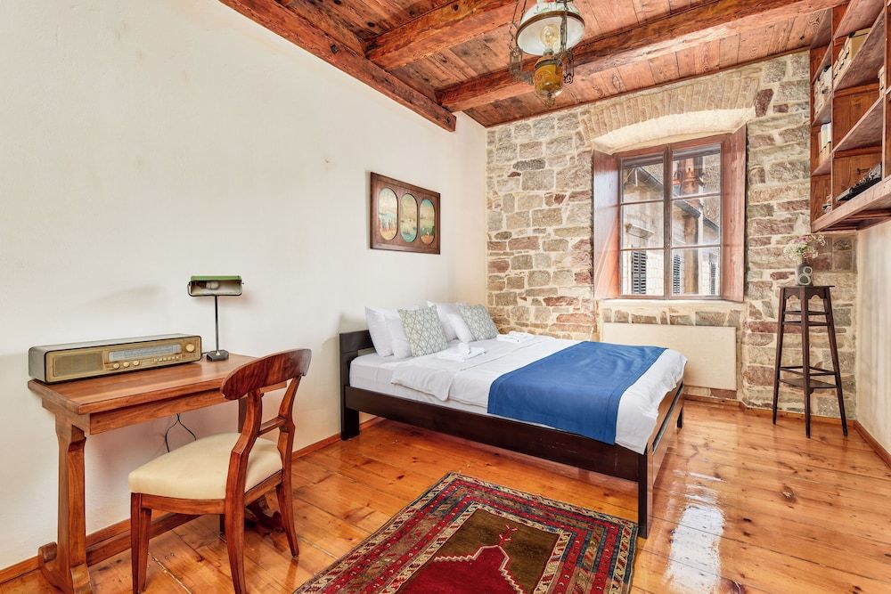 Kotor Nest Signature Room, 1 King Bed, Shared Bathroom, City View 2