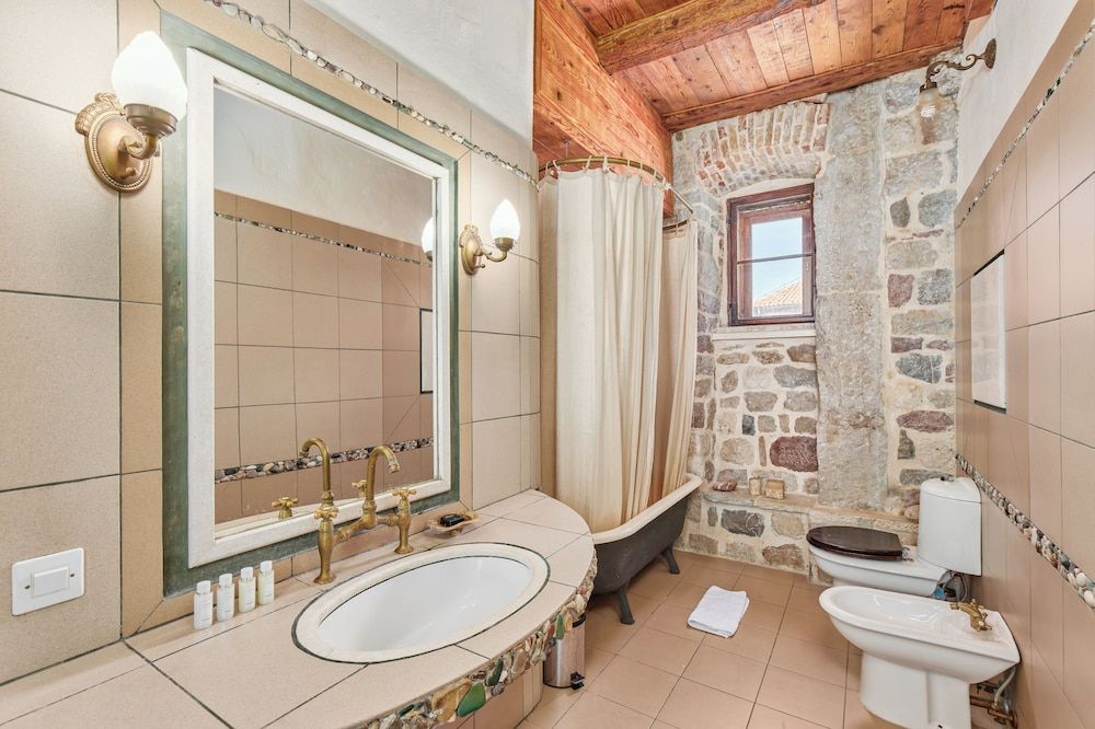 Kotor Nest Signature Room, 1 King Bed, Shared Bathroom, City View 4