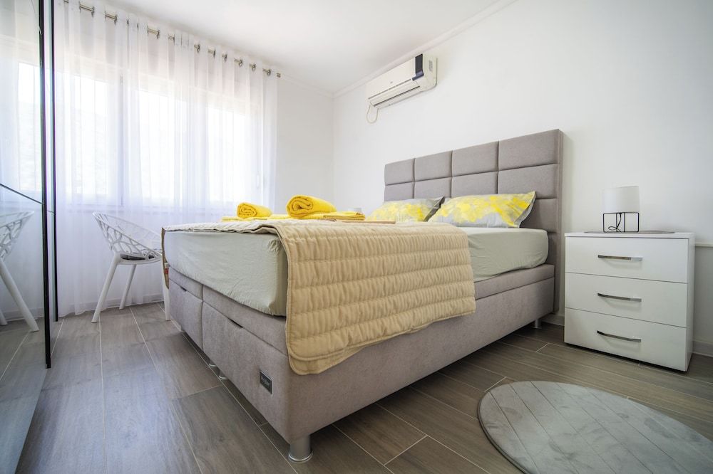 Luxury Apartment, 1 Queen Bed with Sofa bed, Bay View