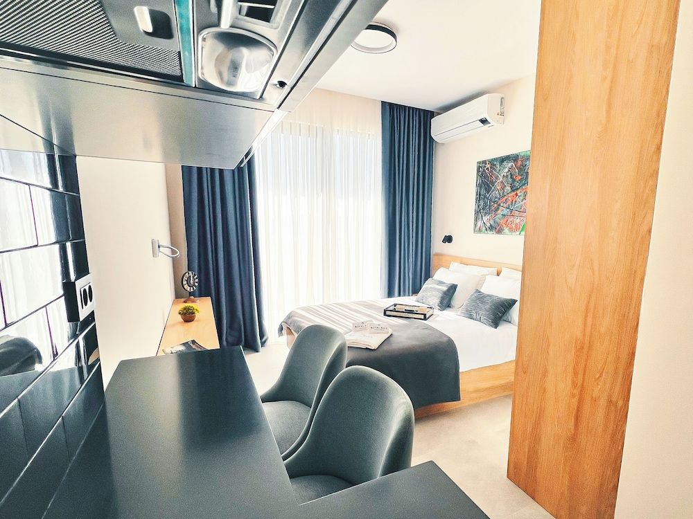 Royal Blue Resort & Residence Deluxe Studio, 1 Queen Bed, Balcony 6