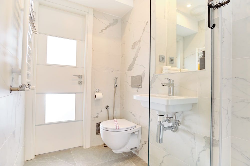 Zebra Deluxe Double or Twin Room 11