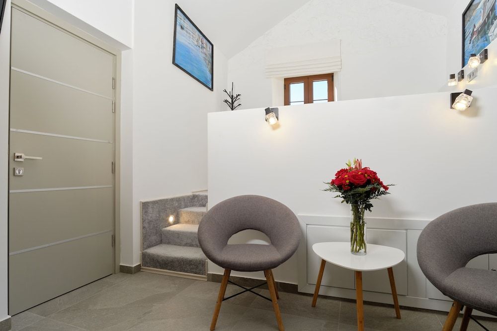 Zebra Deluxe Double or Twin Room 15