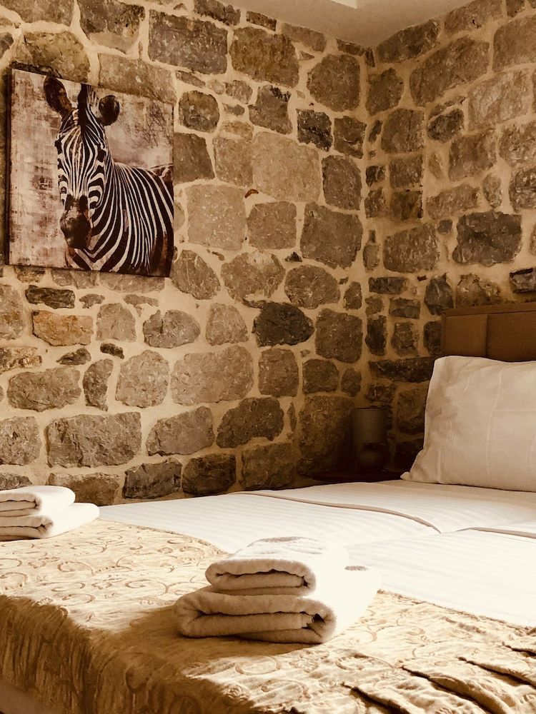 Giraffe Classic Double or Twin Room, Shared Bathroom 3