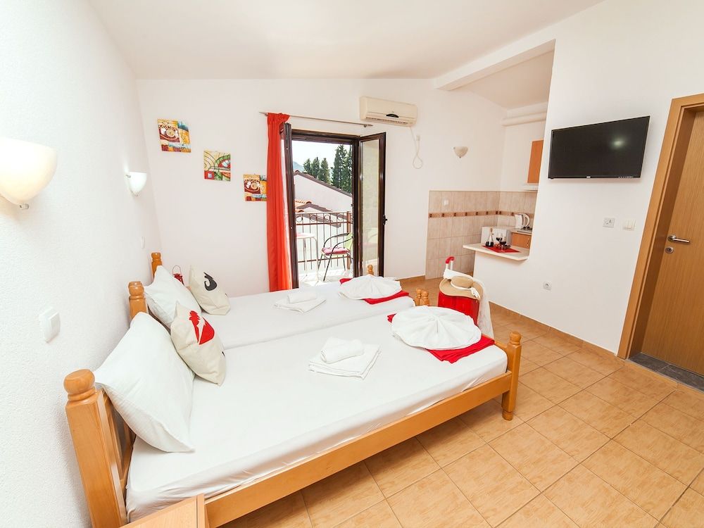 Studio, 2 Twin Beds, Balcony