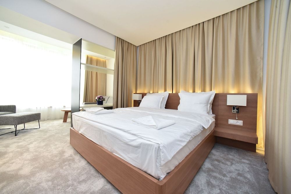 Deluxe Double Room, 1 Queen Bed with Sofa bed, Accessible