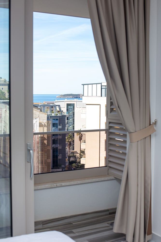 IN Property Apartments Signature Apartment 6