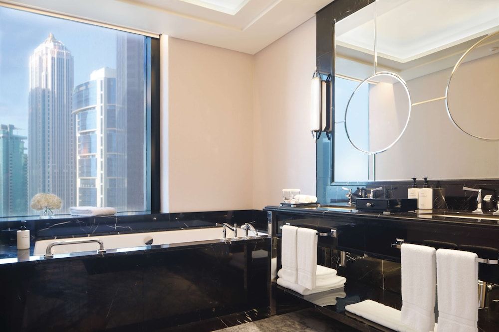 Waldorf Astoria Doha West Bay Premier Room, 2 Queen Beds 5