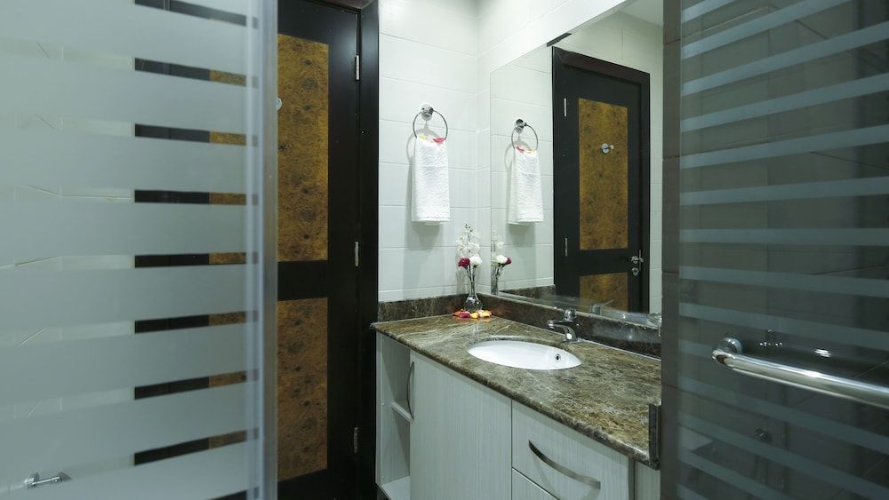 The Castle Premium Hotel Deluxe Twin Room, Multiple Beds 12