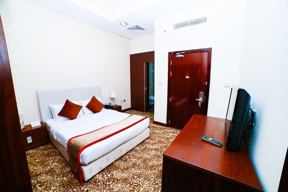 GREEN GARDEN HOTEL Classic Room, 1 Queen Bed, Non Smoking, City View 4