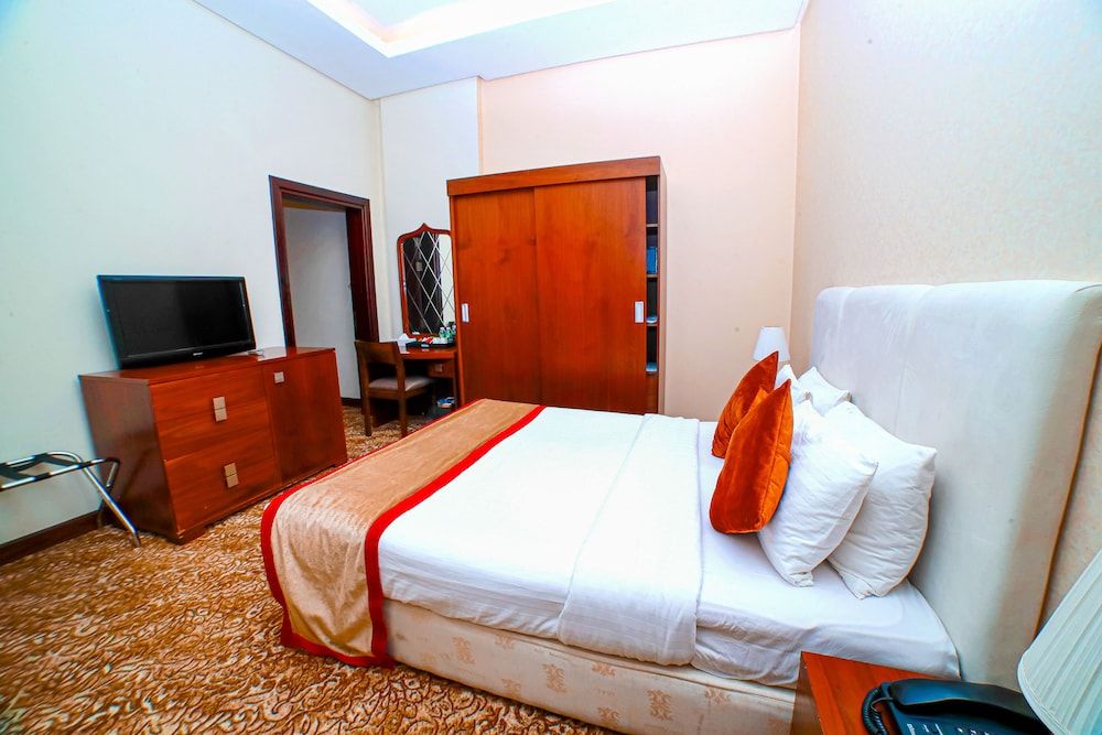 GREEN GARDEN HOTEL Classic Room, 1 Queen Bed, Non Smoking, City View 2