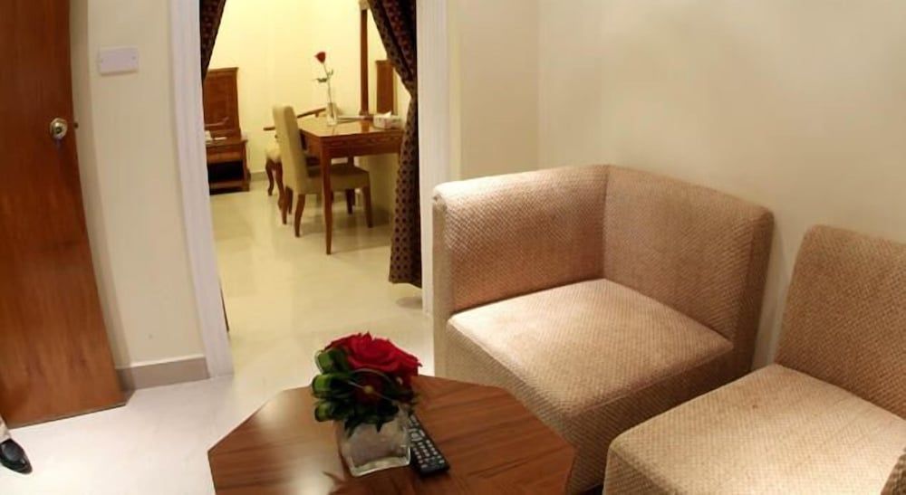 Al Muntazah Plaza Junior Suite 3