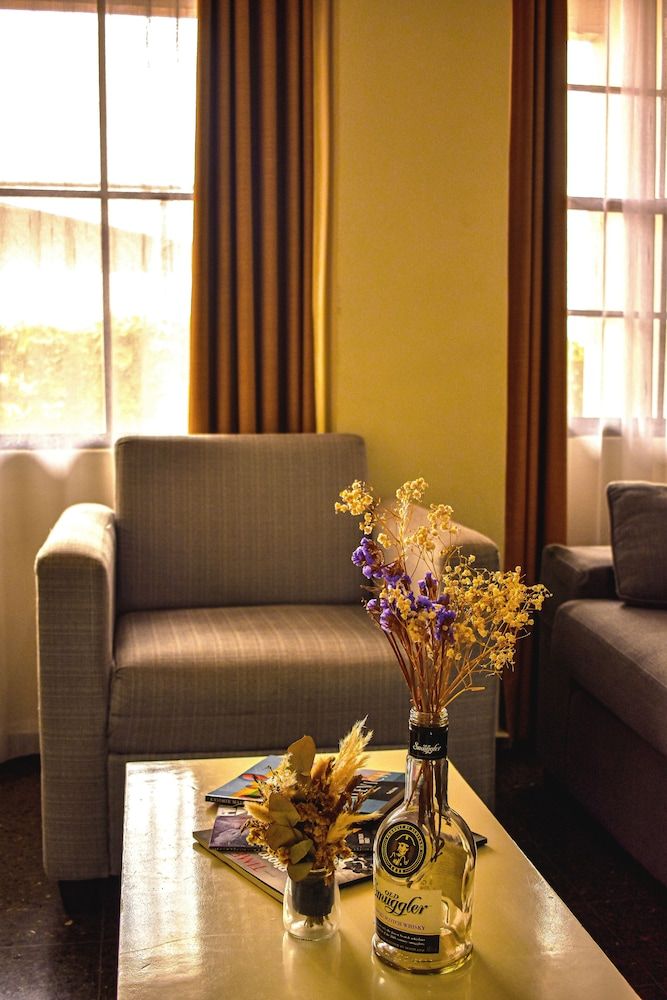 Cardedeu Suites Classic Apartment Double Room 1 Queen Bed 4