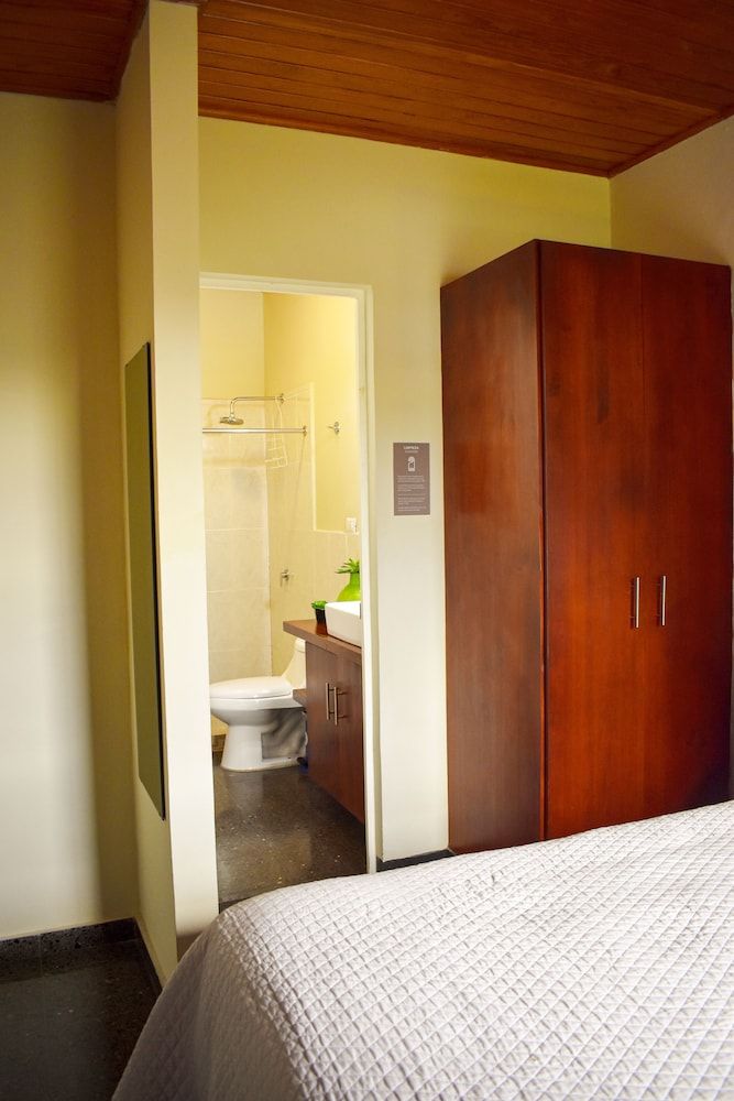 Cardedeu Suites Classic Apartment Double Room 1 Queen Bed 3