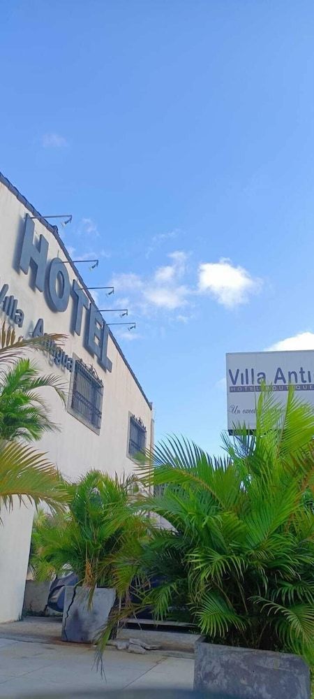 undefined Hotel Villa 8