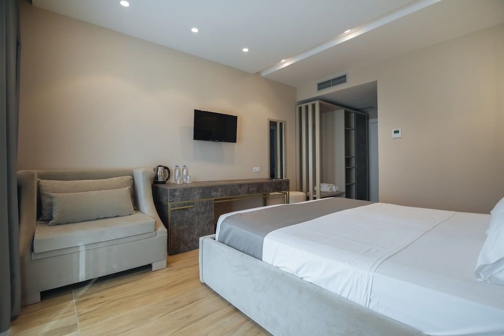 Brilliant Hotel & Spa Comfort Double Room, 1 King Bed with Sofa bed, Non Smoking, Partial Sea View 2