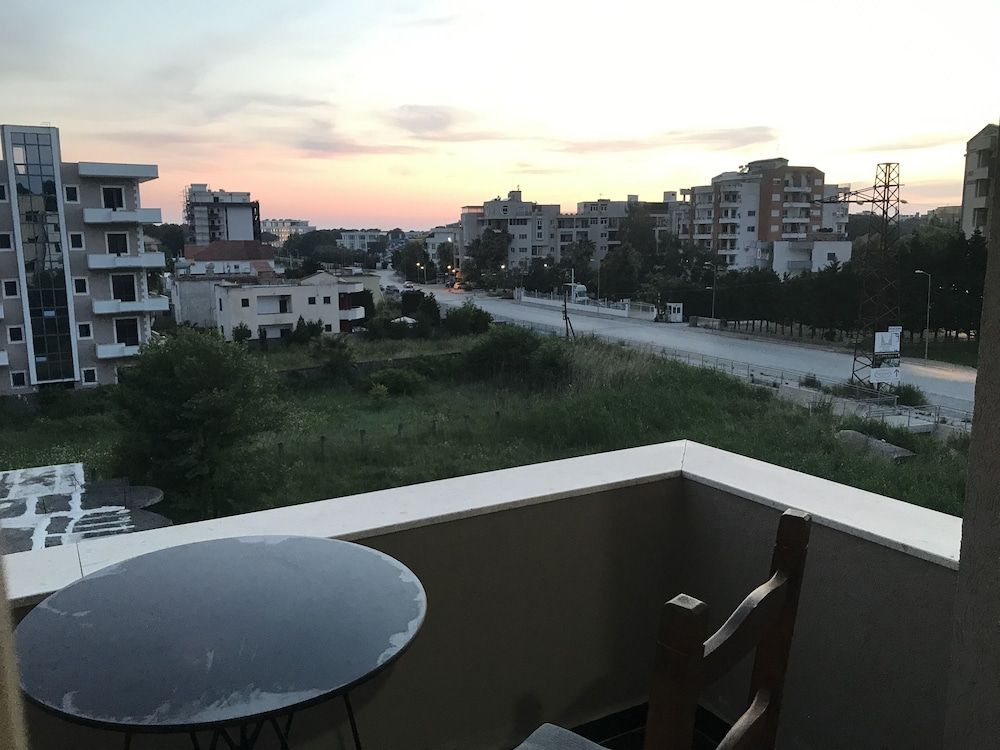 Te Bujtina Hotel&Restaurant Deluxe Room 3