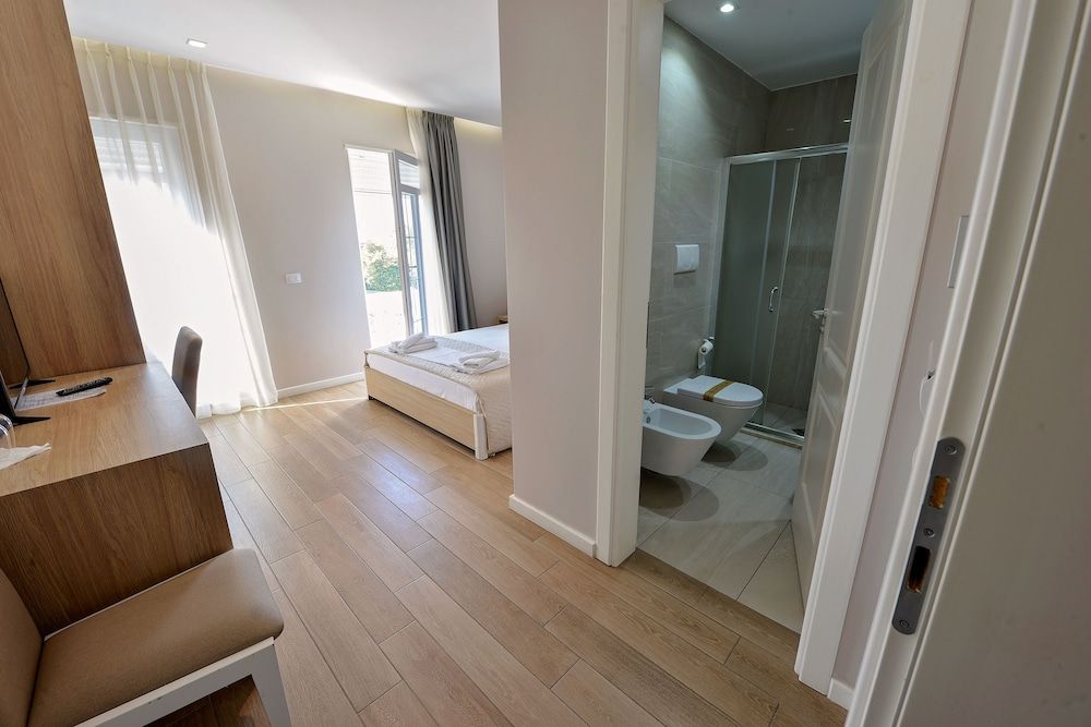 Alis Hotel Double Room 3