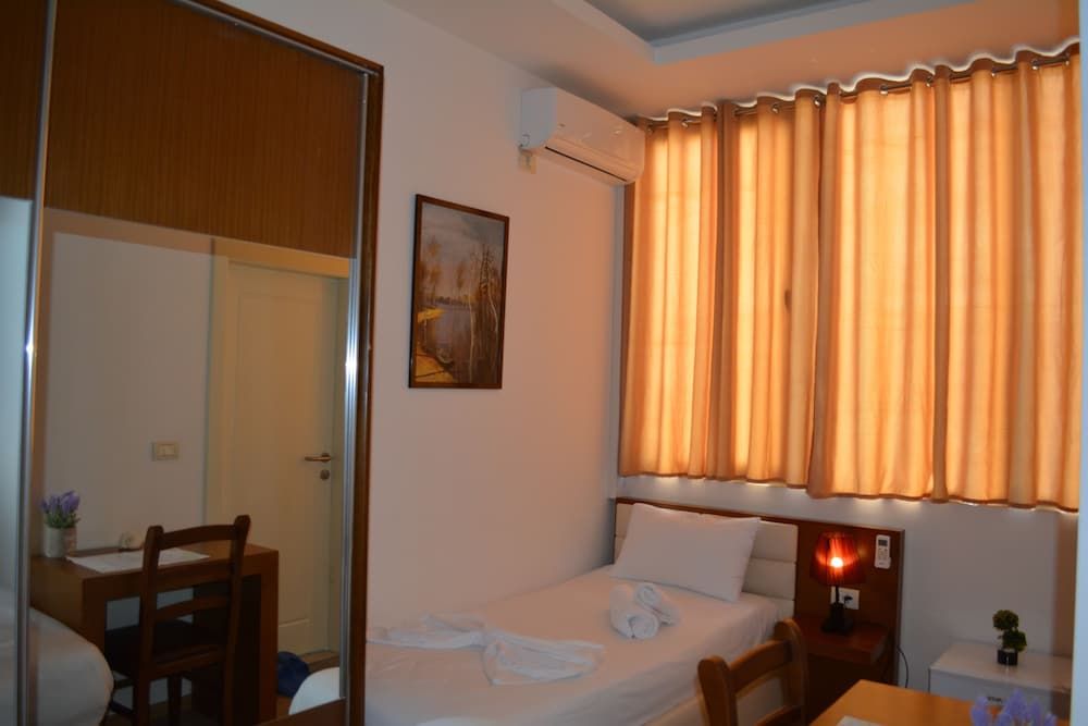 undefined Bobi Hotel 3