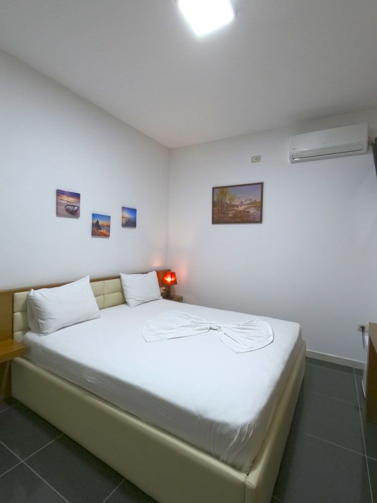 undefined Bobi Hotel 4