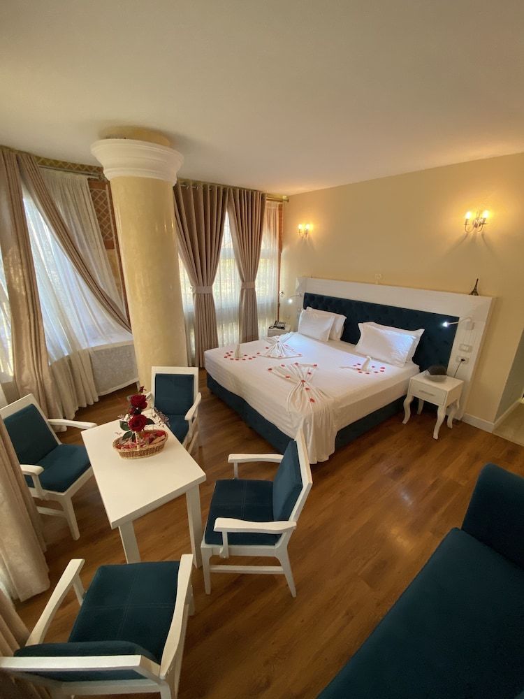 The Red Bricks Hotel Luxury Double Room, Non Smoking, City View 2