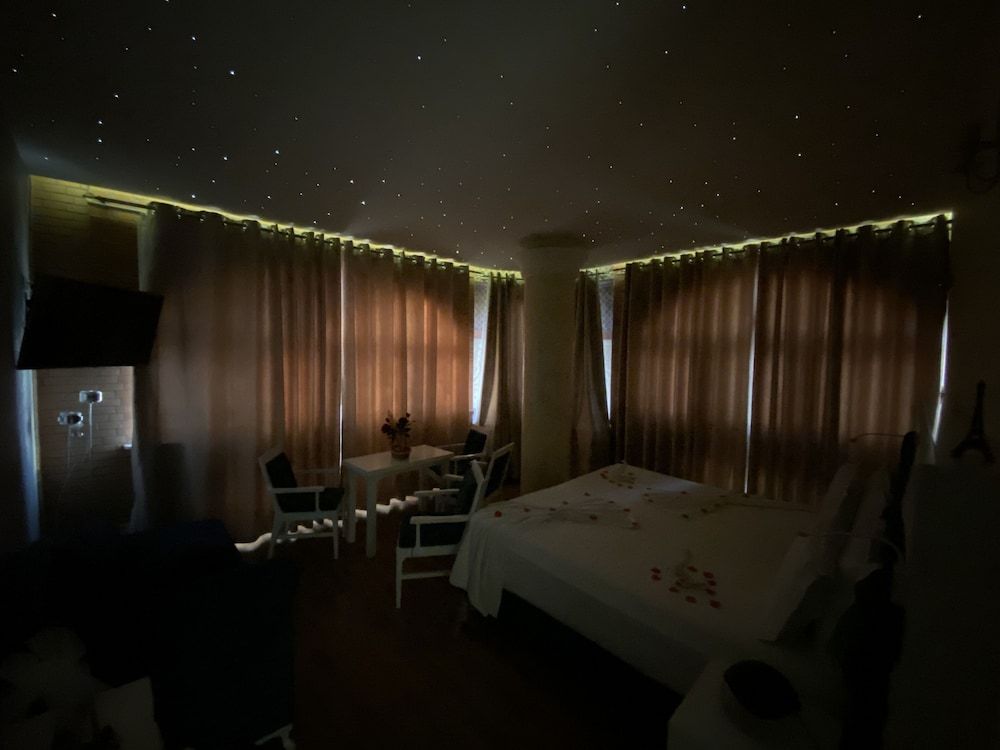 The Red Bricks Hotel Luxury Double Room, Non Smoking, City View 4