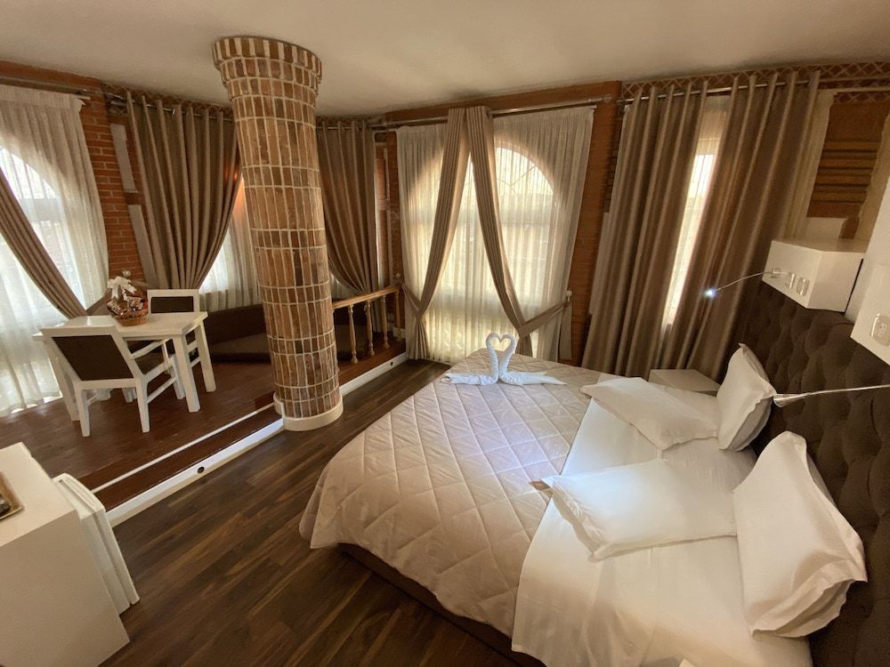 undefined The Red Bricks Hotel 8