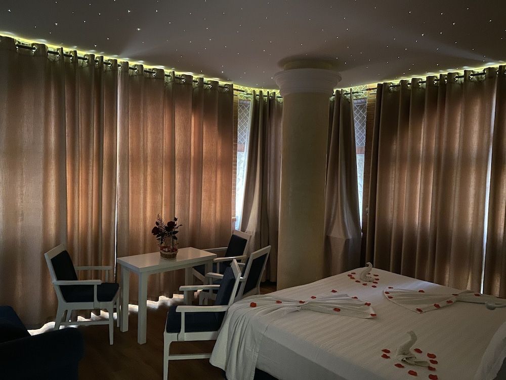 The Red Bricks Hotel Luxury Double Room, Non Smoking, City View 8