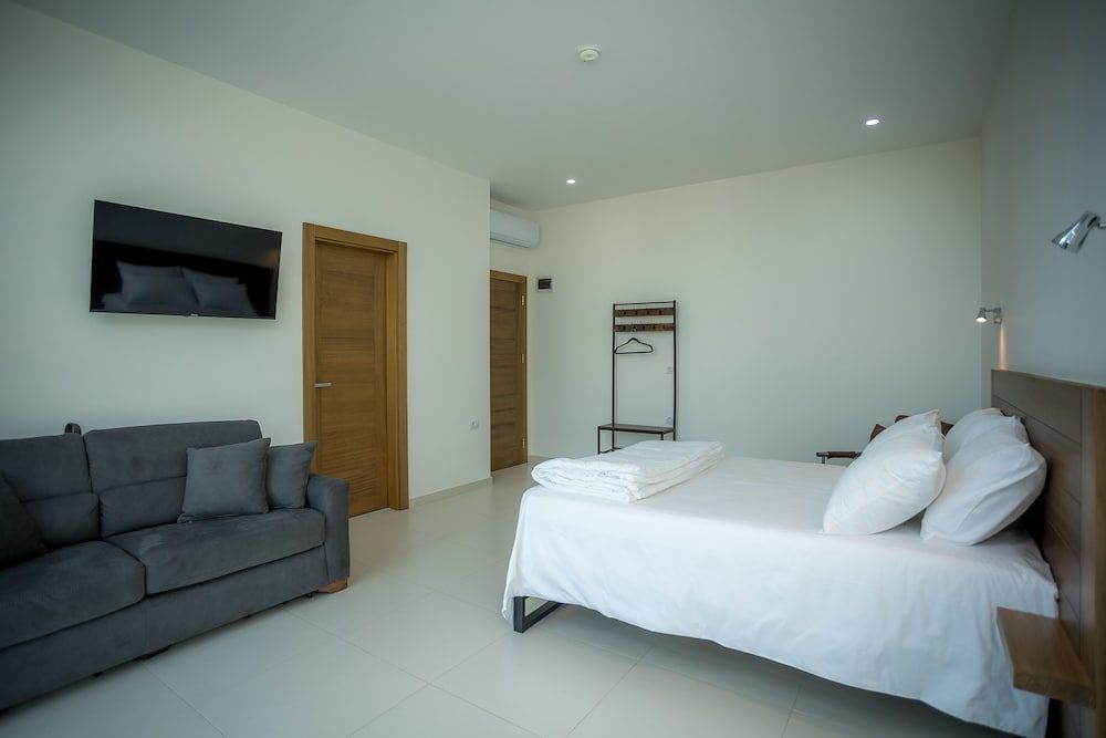 undefined Sky Hotel 4