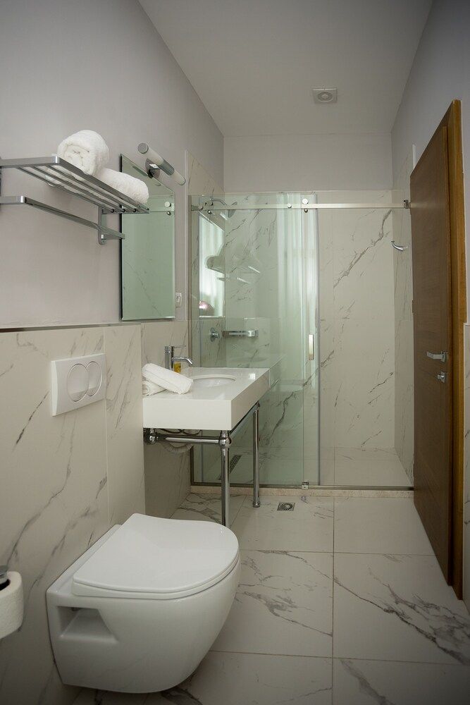 undefined Sky Hotel 5