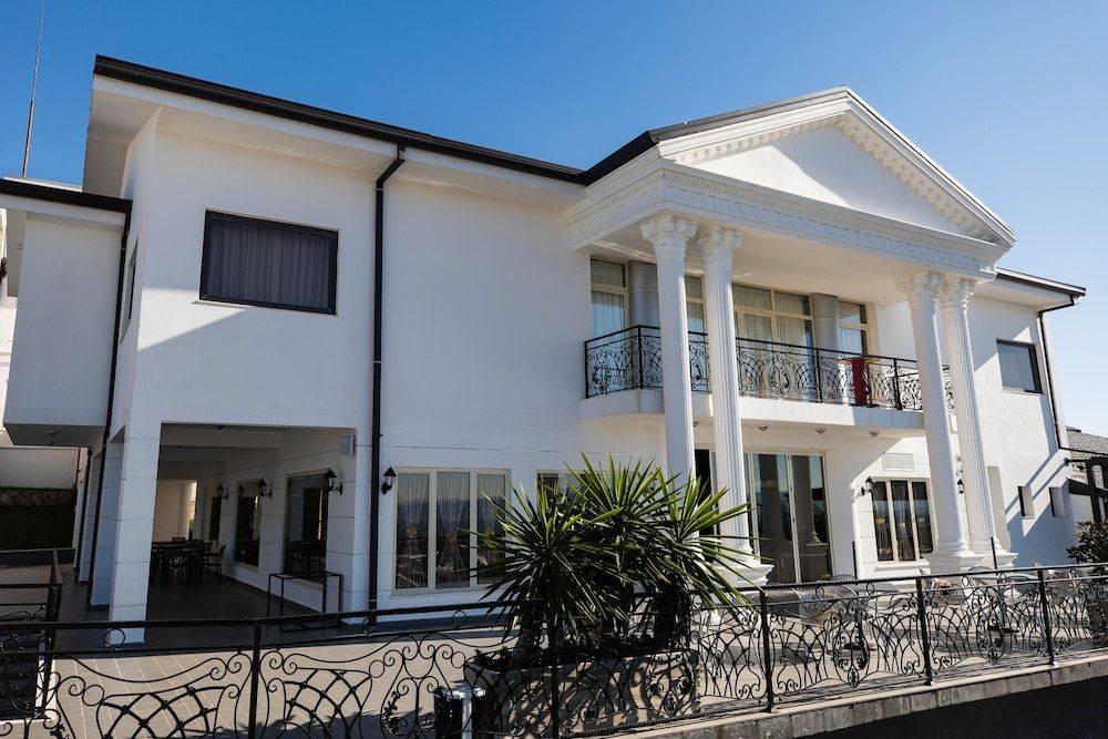 undefined Chateau Linza Resort 5