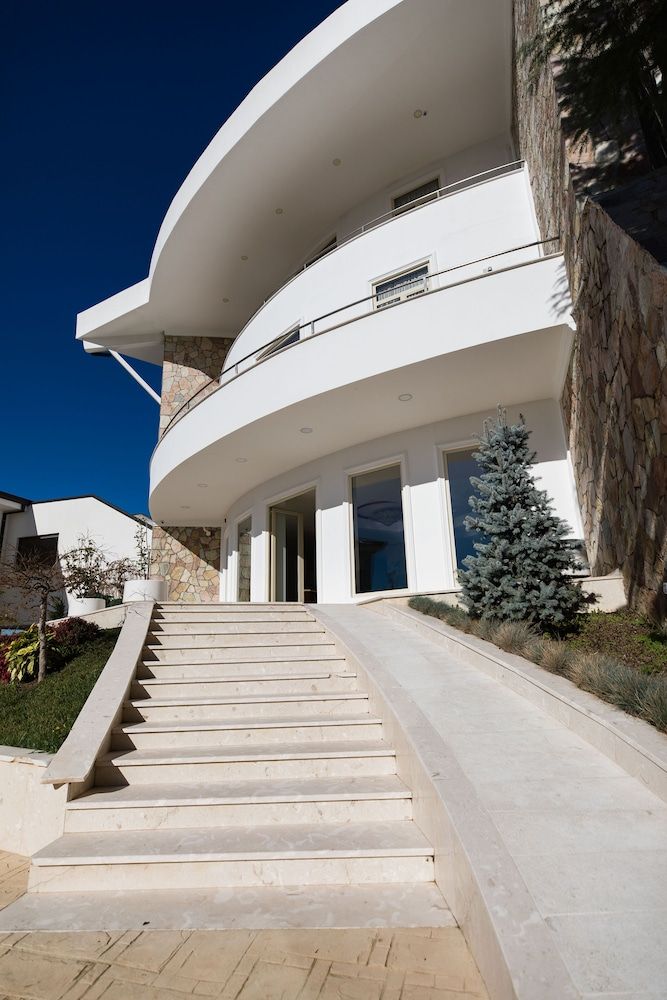 undefined Chateau Linza Resort 3