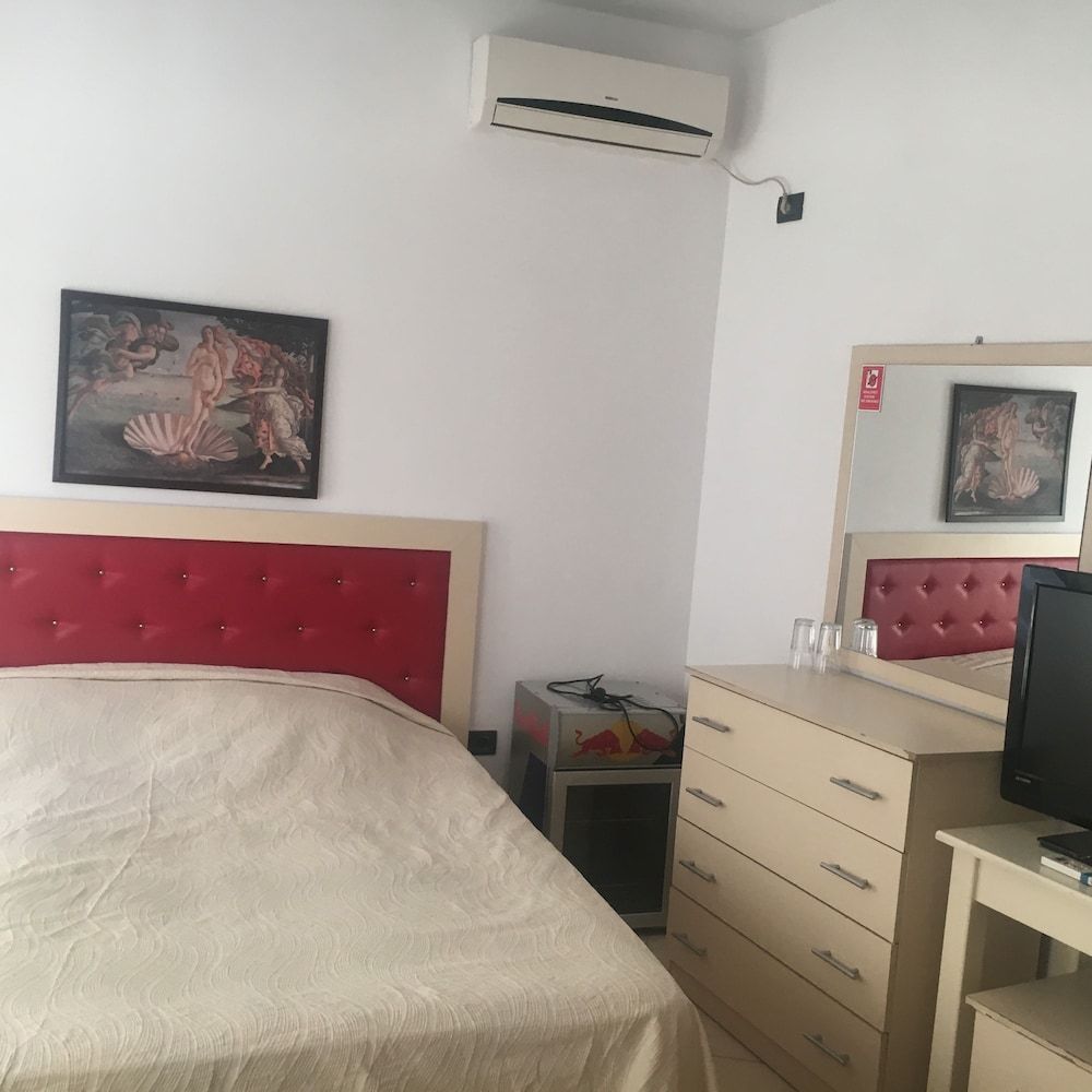 Star hotel Economy Quadruple Room, 4 Bedrooms, City View 7