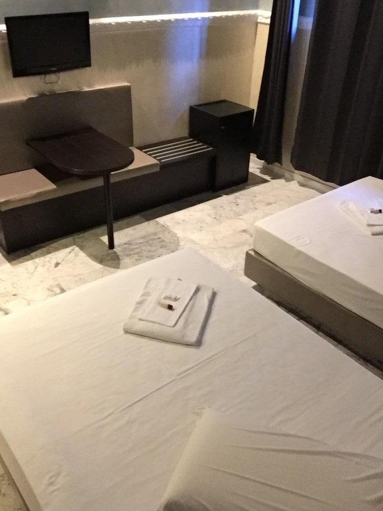 New Generation Hostel Tirana Center V.I.P. Twin Room 5