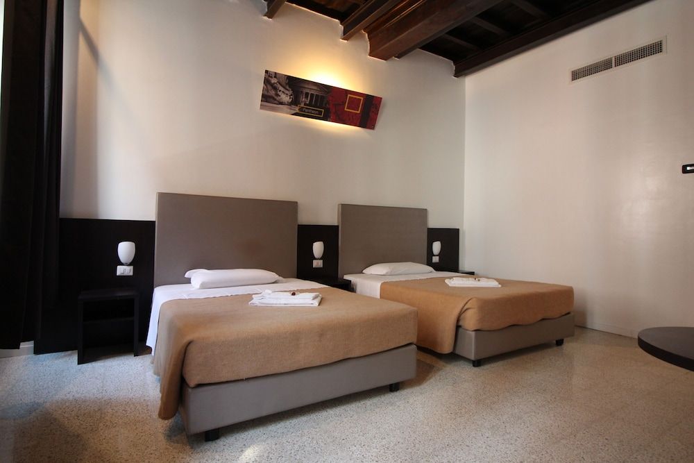 New Generation Hostel Tirana Center PREMIUM Quadruple Room 2