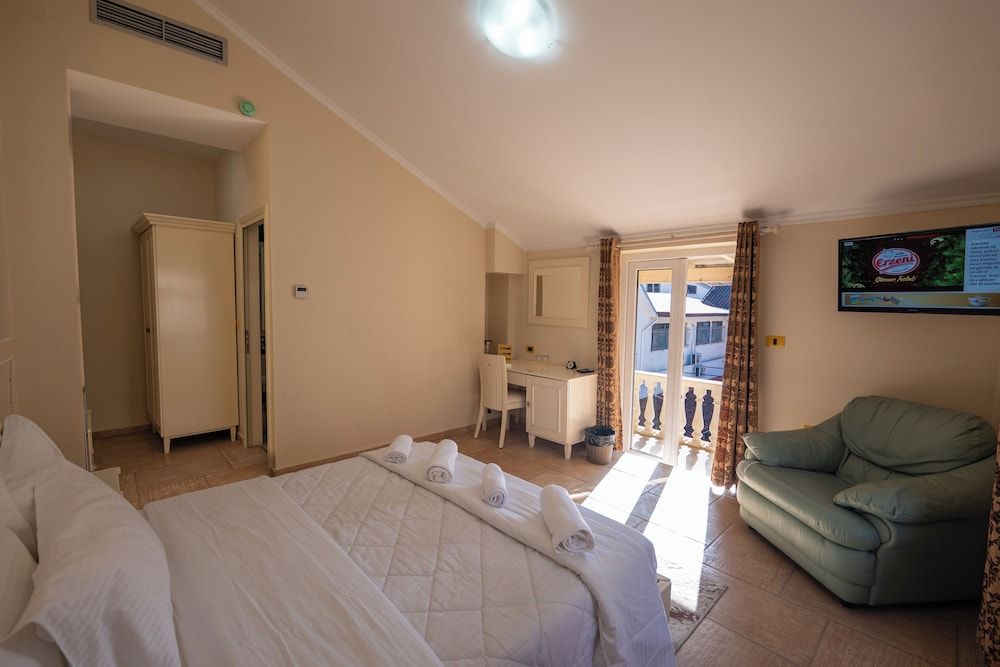 Olimpic Hotel Double Room, Balcony 6