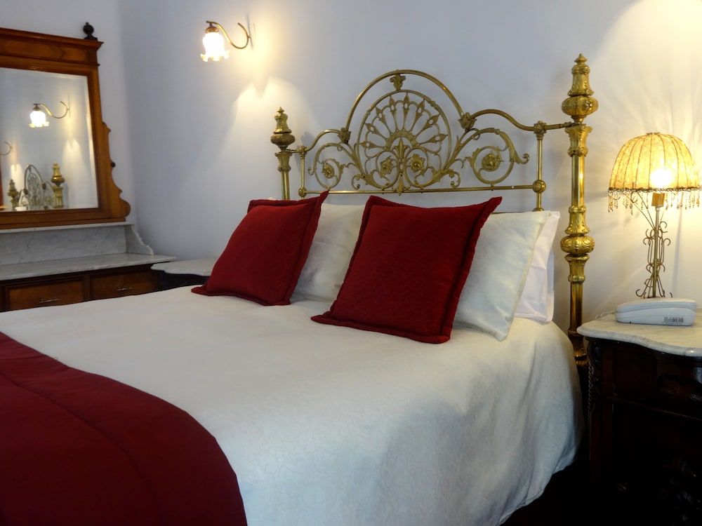 Hotel de Su Merced Deluxe Quadruple Room, 1 Bedroom, Private Bathroom, Courtyard View 2