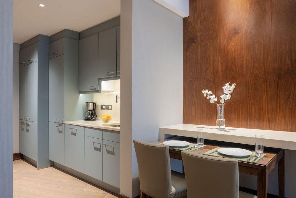 Marriott Executive Apartments Kuwait City Deluxe Studio, 1 King Bed, City View 4