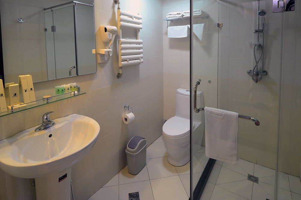 Platinum Hotel Deluxe Double Room 3