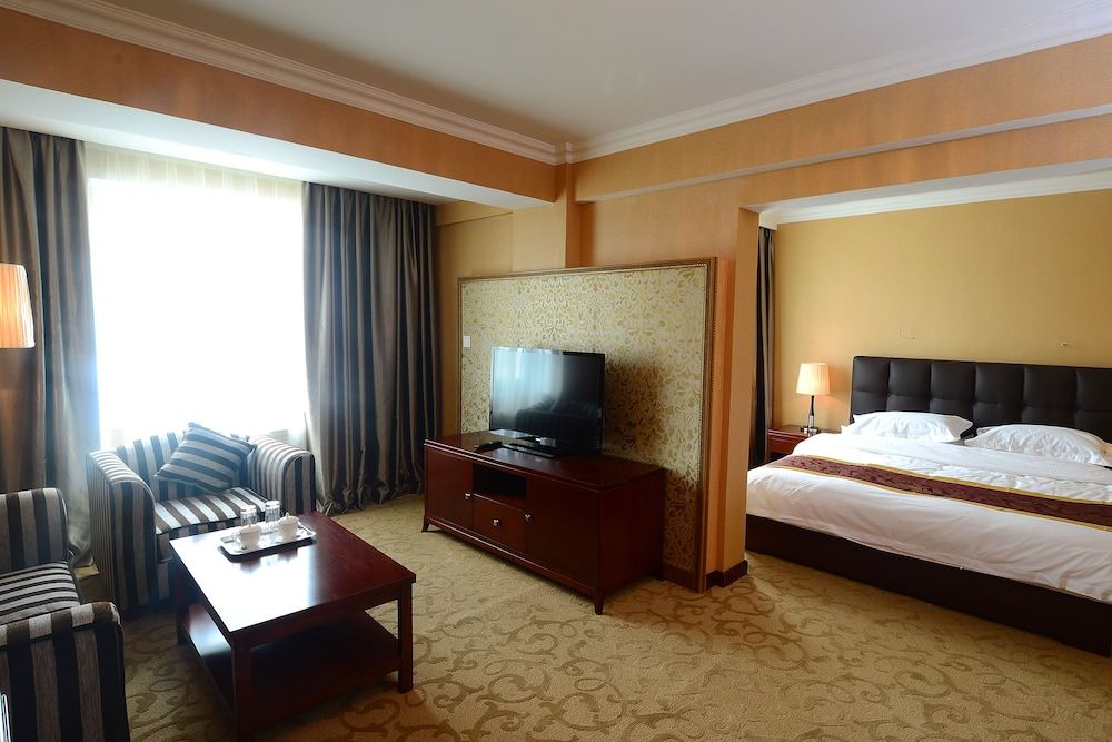 Platinum Hotel Deluxe Double Room 2