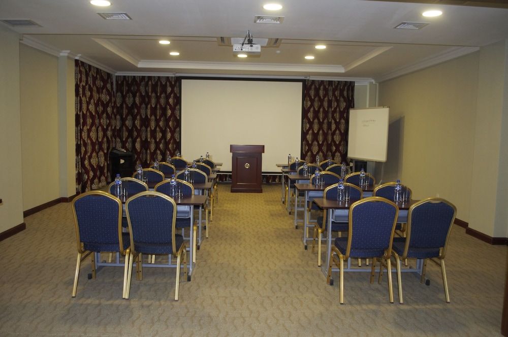 undefined Platinum Hotel 8