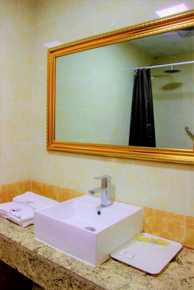 Kentavr Hotel Deluxe Single Room 4