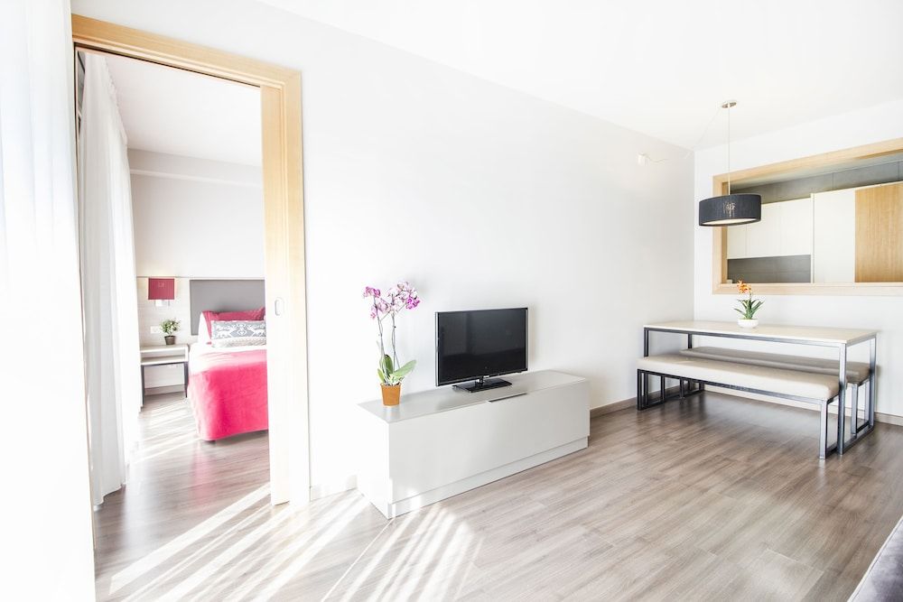 Tarter Mountain Suites Two-Bedroom Apartment with Balcony And Mountain Views (5 minutes driving to the ski area) 12