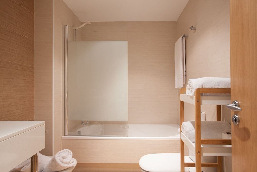 Tarter Mountain Suites Superior Two Bedroom Apartment with Fireplace - 9 adults (5 minutes walking to ski area) 6