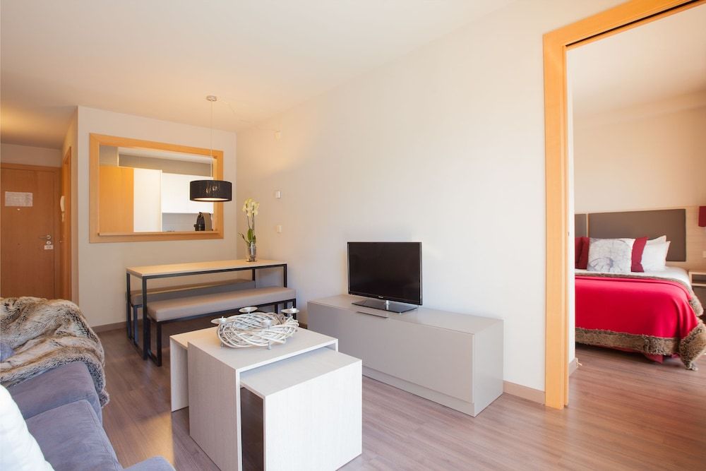 Tarter Mountain Suites One-Bedroom Apartment with Balcony And Mountain Views (5 minutes driving to the ski area) 9