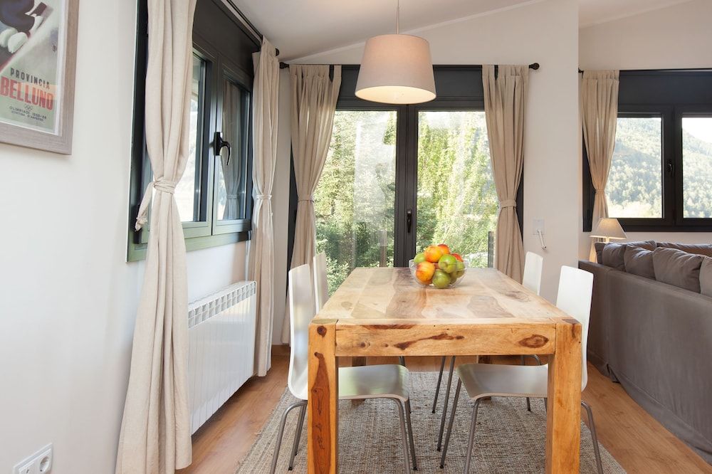 Tarter Mountain Suites Superior Two Bedroom Apartment with Fireplace - 9 adults (5 minutes walking to ski area) 14