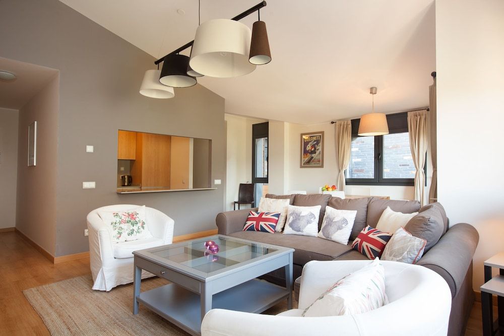 Tarter Mountain Suites Superior Two Bedroom Apartment with Fireplace - 9 adults (5 minutes walking to ski area) 13