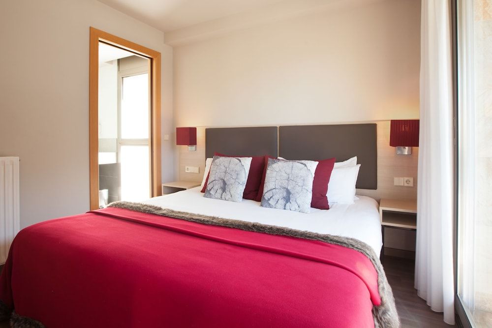 Tarter Mountain Suites One-Bedroom Apartment with Balcony And Mountain Views (5 minutes driving to the ski area) 2